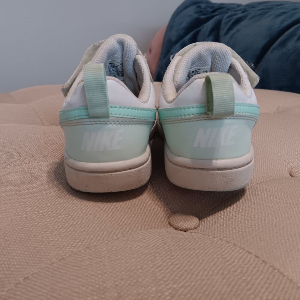 Kids Nike Court Borough Size 13.5 Mint - Picture 3 of 6
